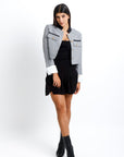 Blazer cropped estilo a cuadros