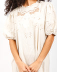 Vestido Corto Beige con Mangas Globo