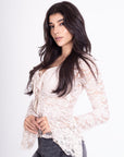 Blusa de Encaje Beige con Manga Acampanada