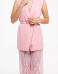 Conjunto Rosa con Chaleco Tipo Blazer y Pantalón