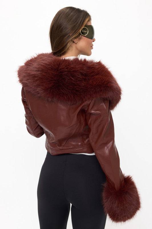 Chamarra Corta de Efecto Cuero con Peluche