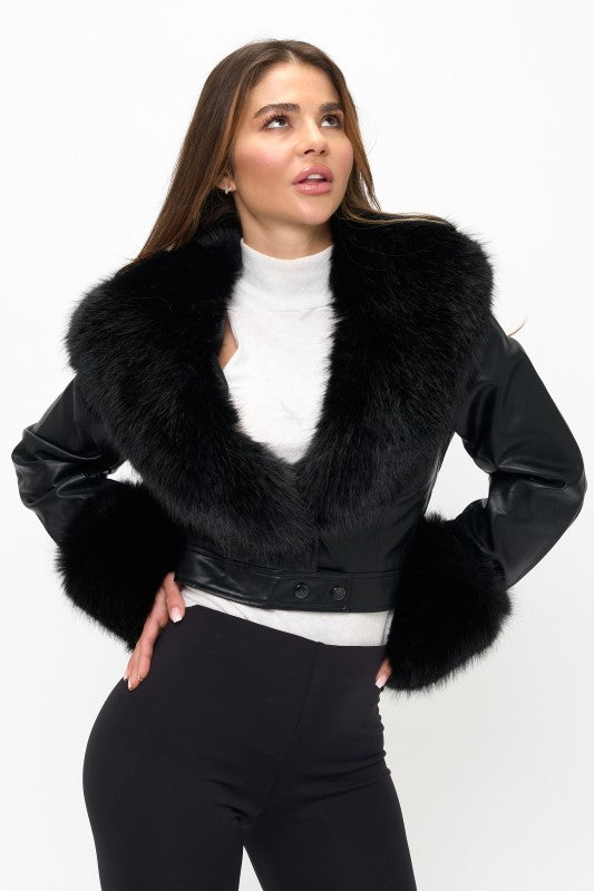 Chamarra Corta de Efecto Cuero con Peluche Sintético Negro