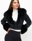 Chamarra Corta de Efecto Cuero con Peluche Sintético Negro