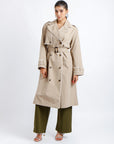 Gabardina Beige con Bordes Decorativos