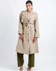Gabardina Beige con Bordes Decorativos