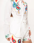 Conjunto blusa manga larga y short blanco con bordados