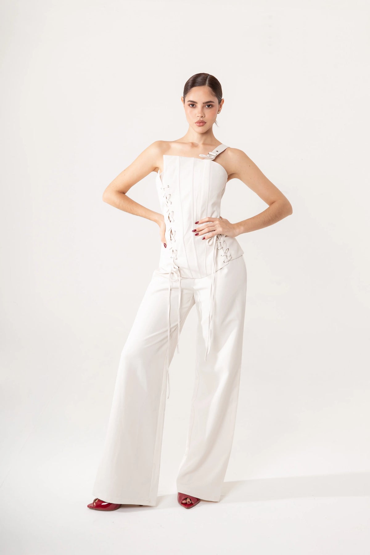 Conjunto Ivory con Corset y Pantalón Acampanado