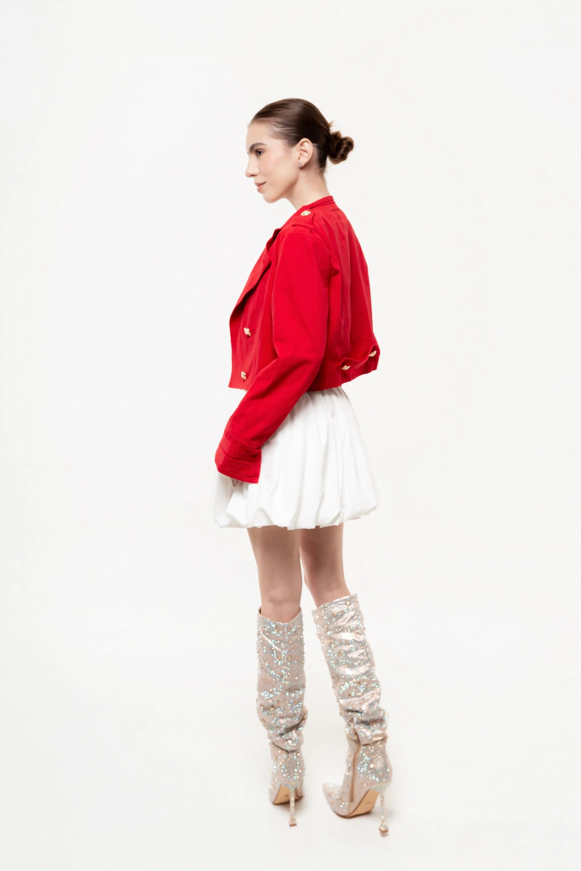 Chaqueta Crop Roja con Botones Dorados