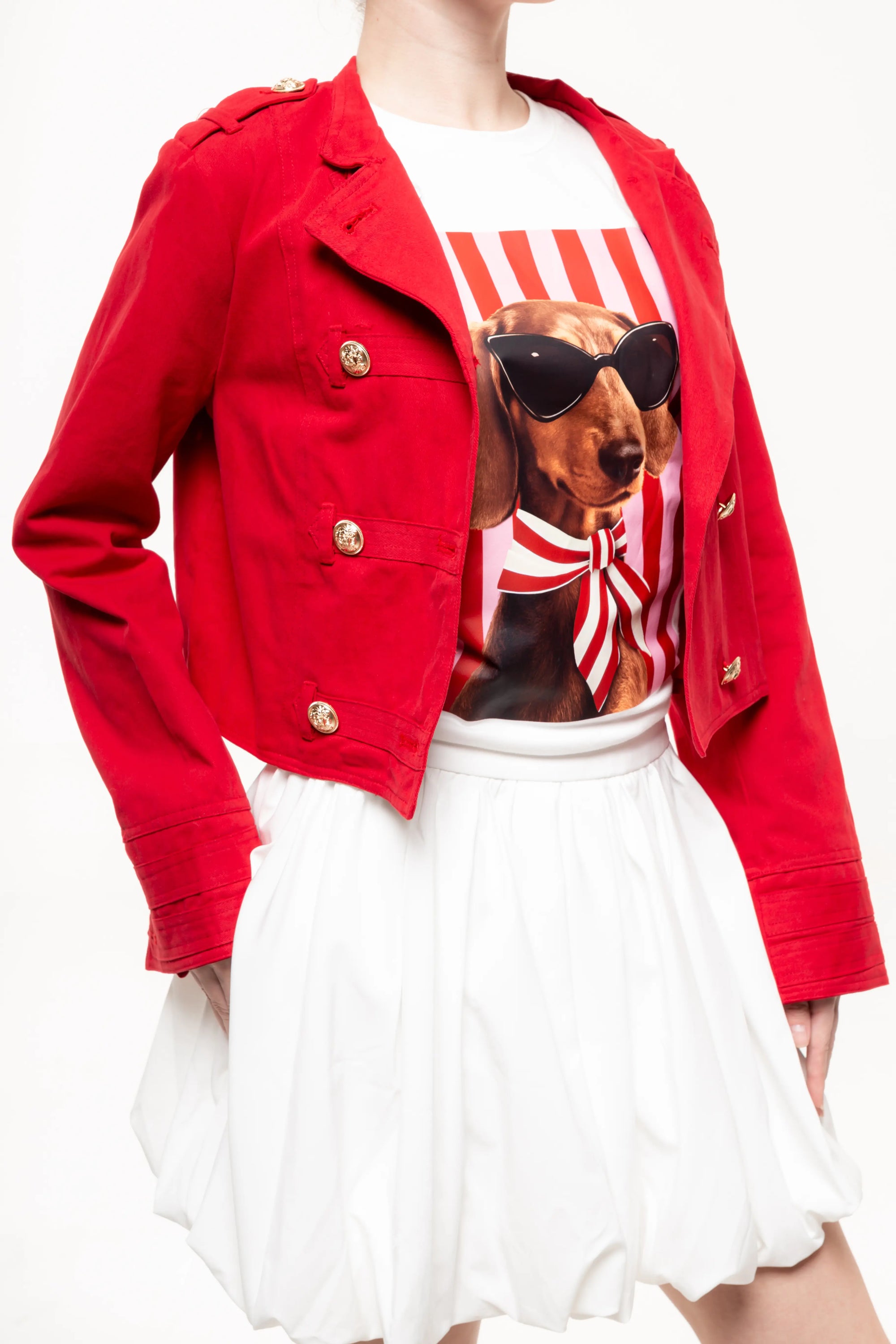 Chaqueta Crop Roja con Botones Dorados