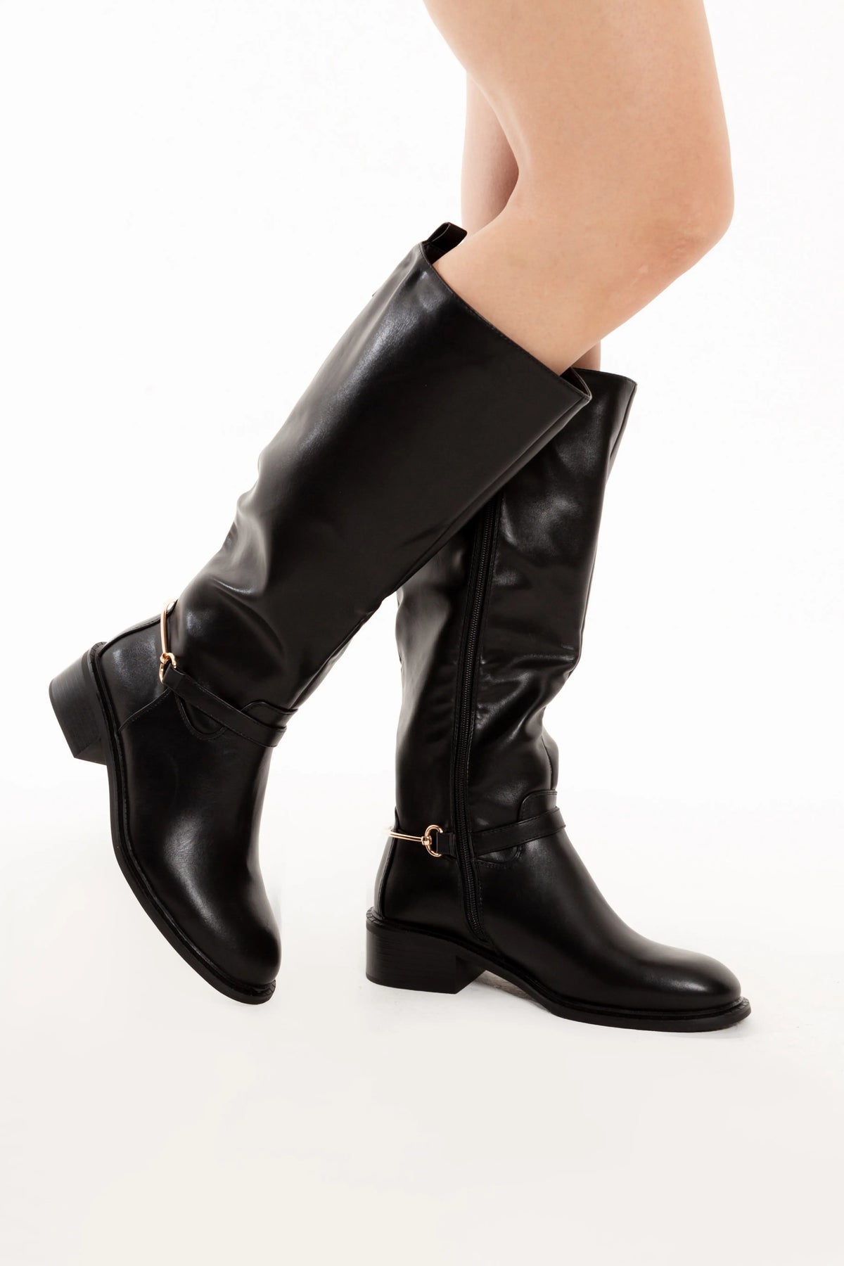 Botas Valentina Negras de Caña Alta con Herraje Dorado