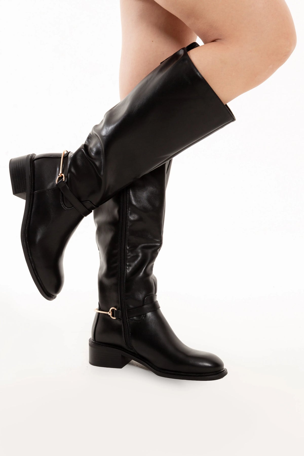 Botas Valentina Negras de Caña Alta con Herraje Dorado