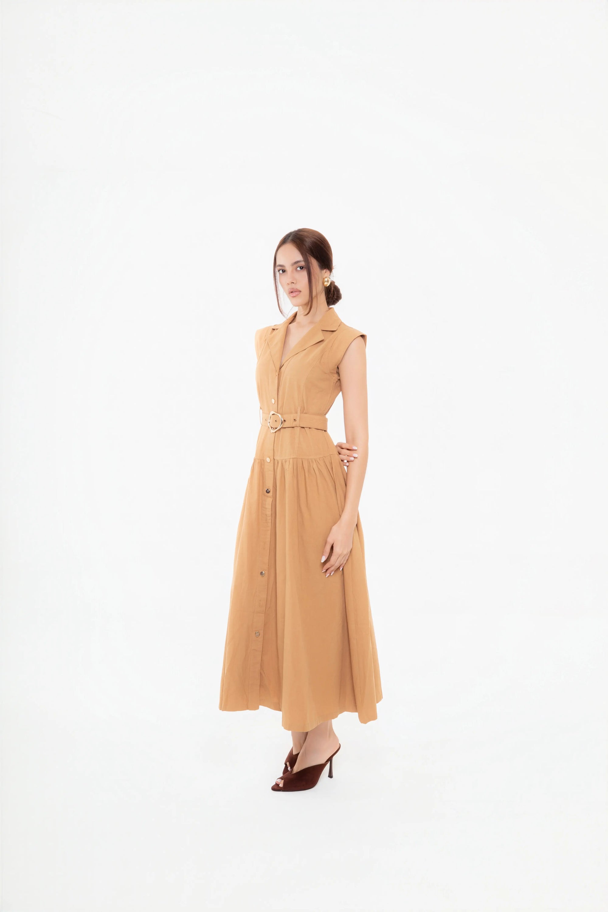 Vestido Largo Camel con Botones y Cinturón