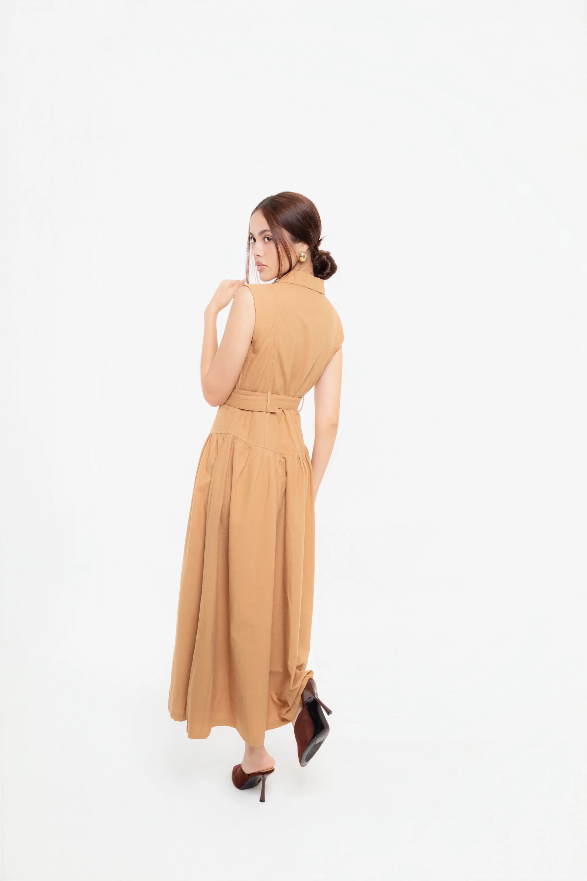 Vestido Largo Camel con Botones y Cinturón
