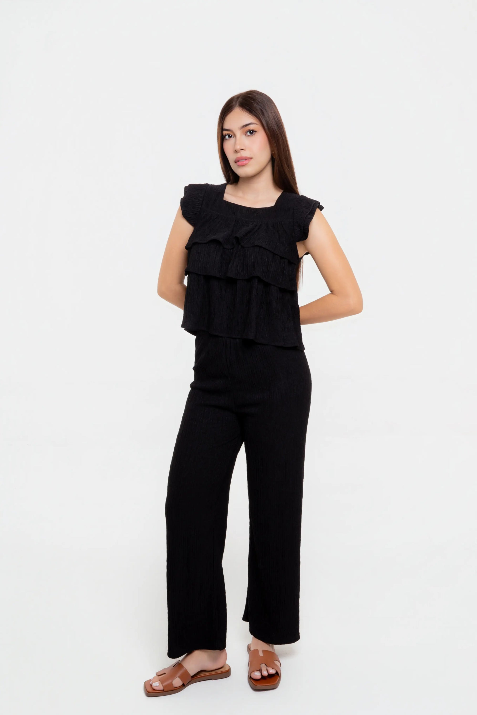 Conjunto Negro y Volantes