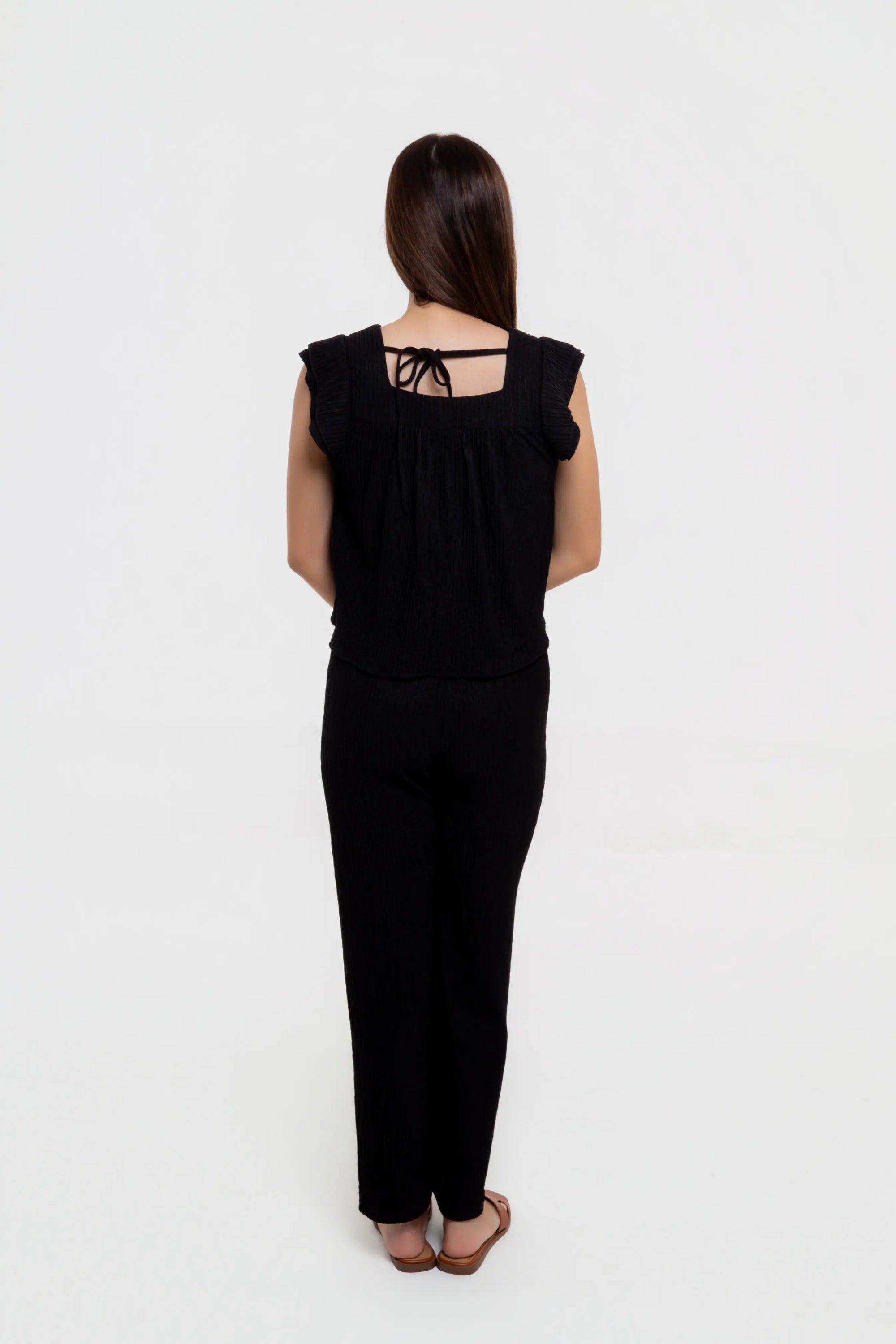 Conjunto Negro y Volantes