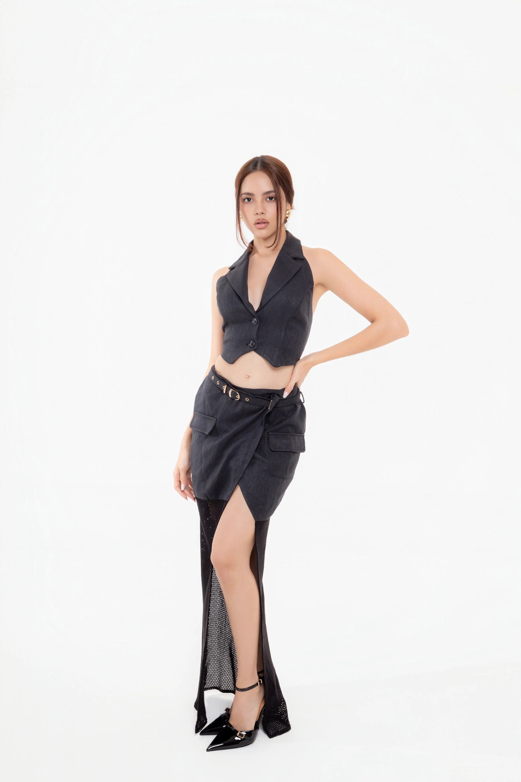 Conjunto Negro con Chaleco y Falda Asimétrica