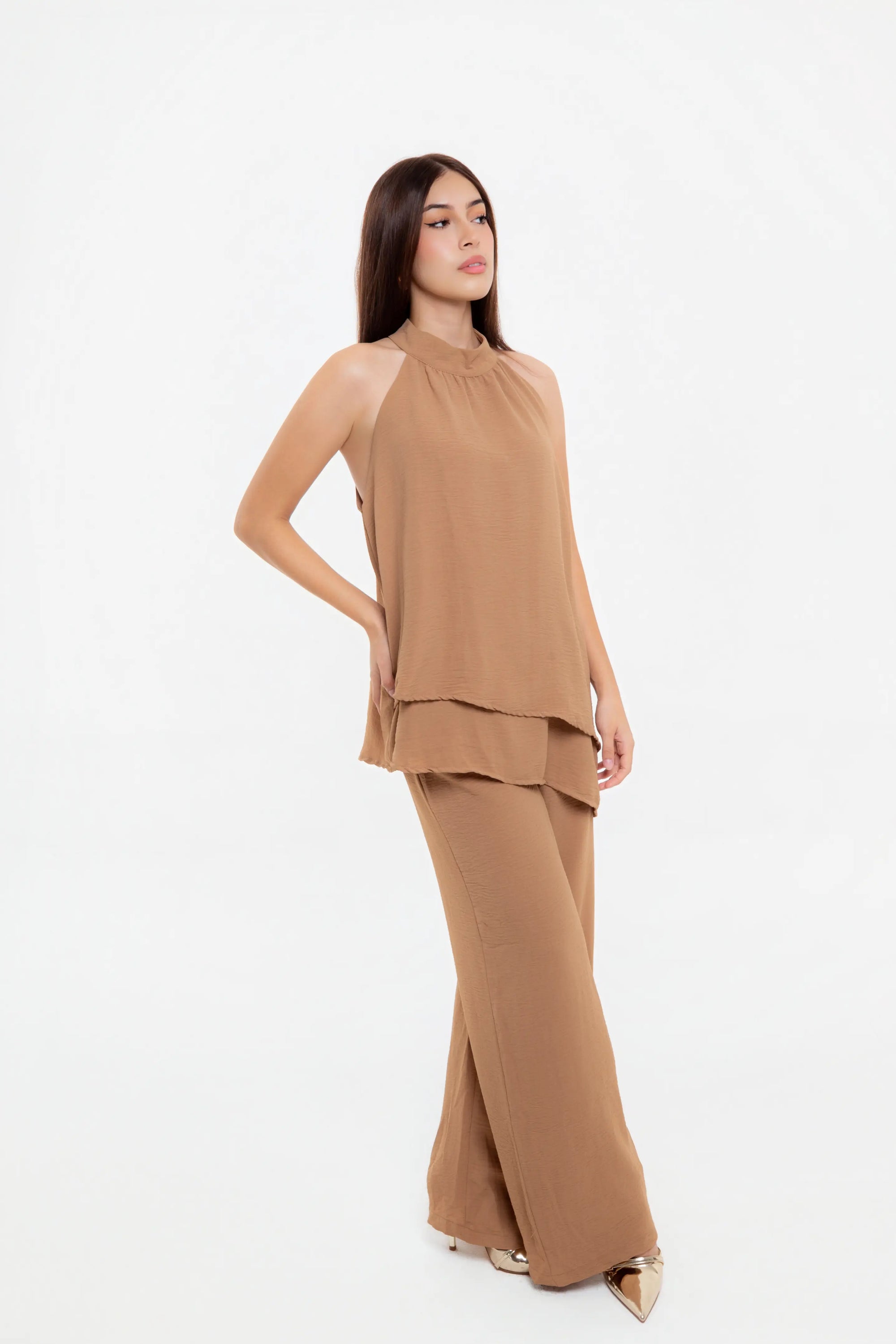 Conjunto de Blusa Halter y Pantalón Amplio Cafe