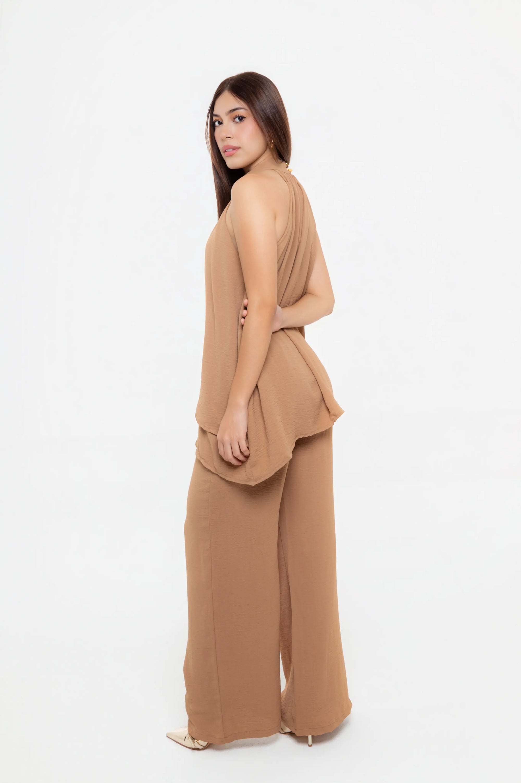 Conjunto de Blusa Halter y Pantalón Amplio Cafe