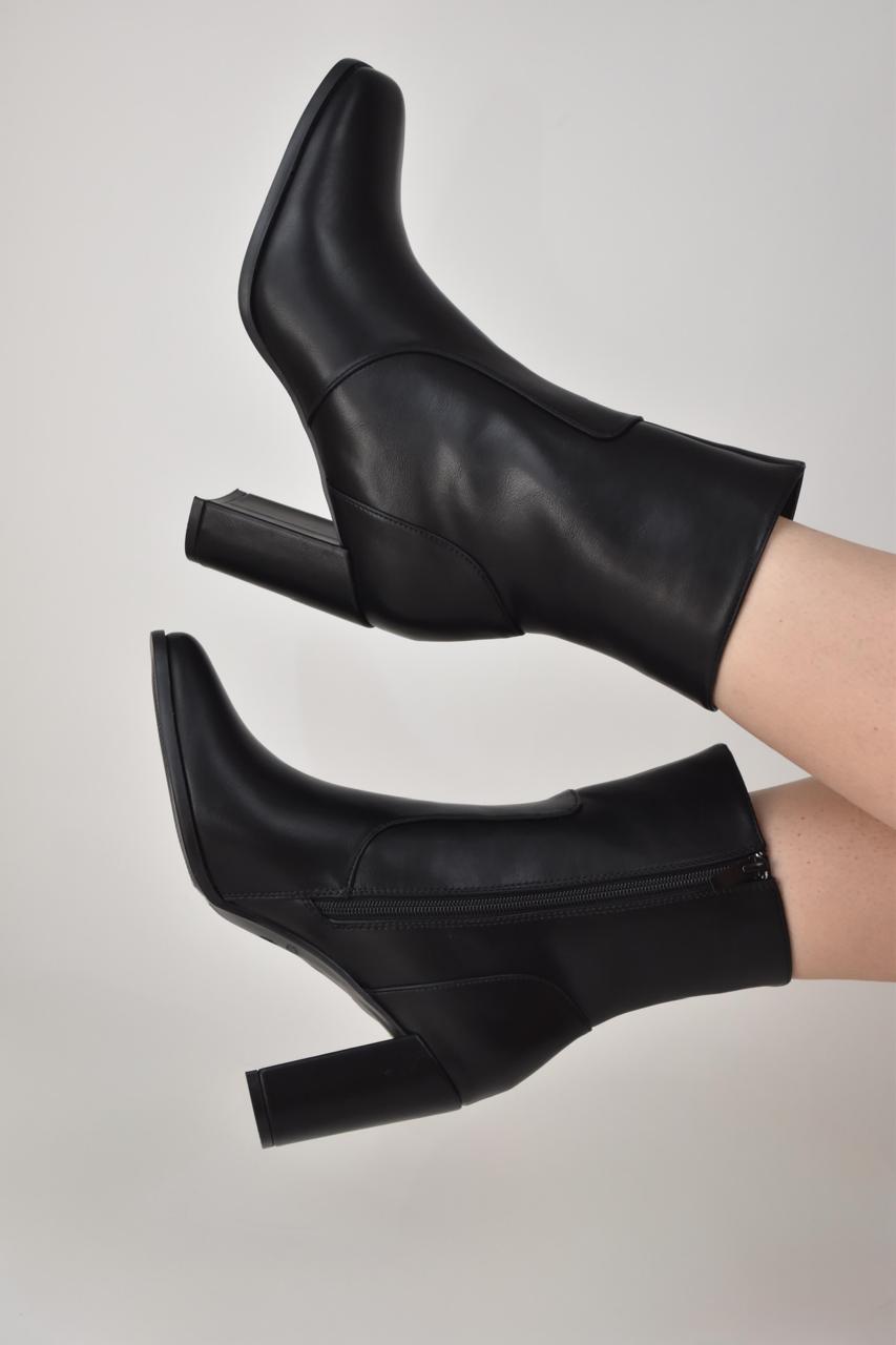 Botin Tacón Cuadrado Negro