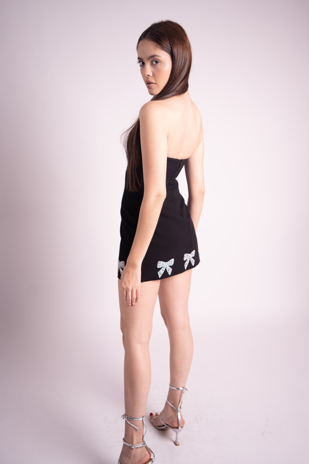 Vestido Corto Negro Con Moños